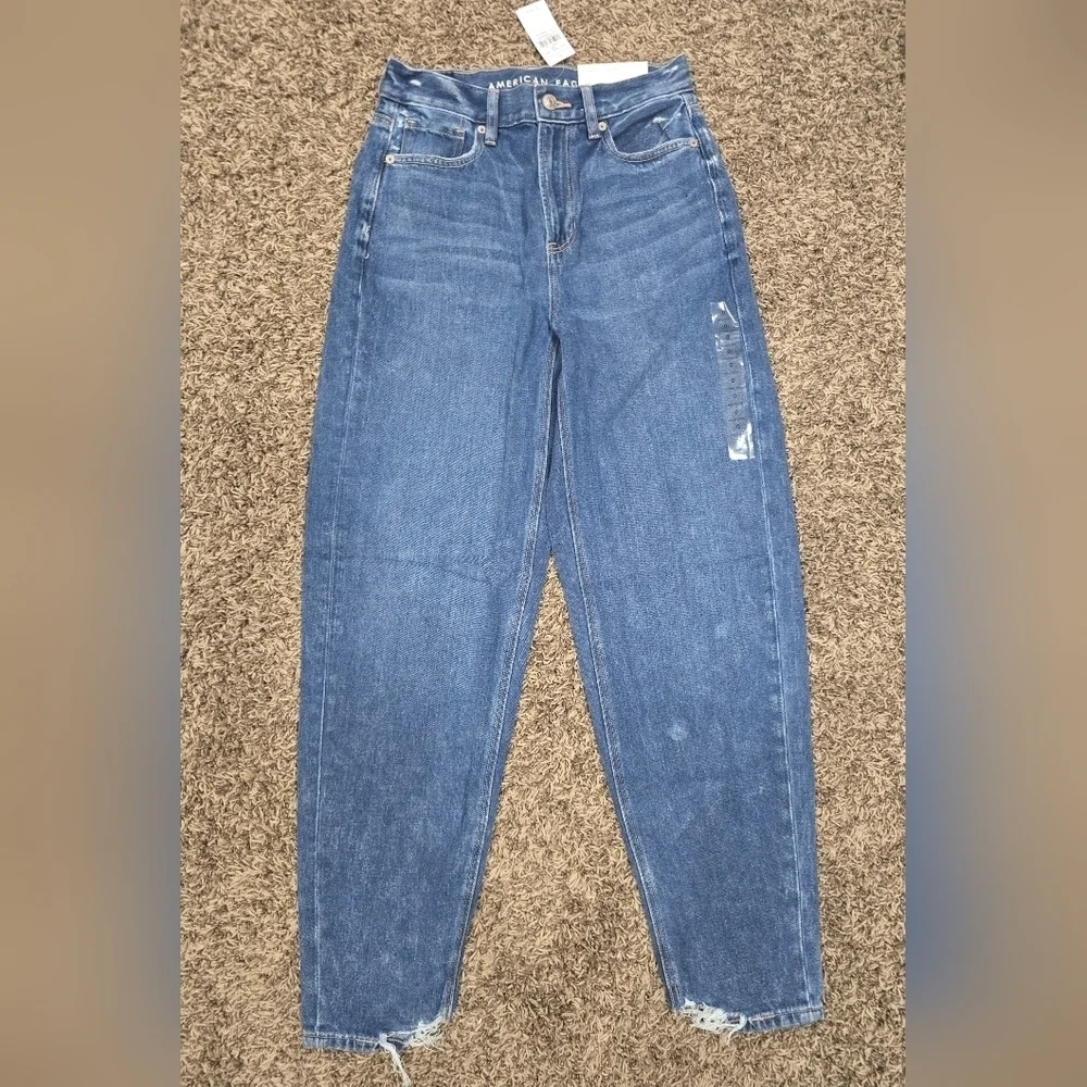 American Eagle NWT High Rise Relaxed Mom Jean Size 0 Reg